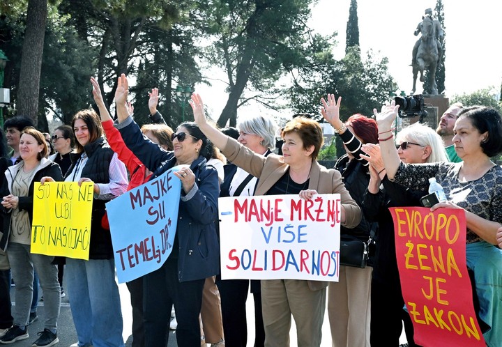 Ženy v Čiernej Hore - protest v uliciach